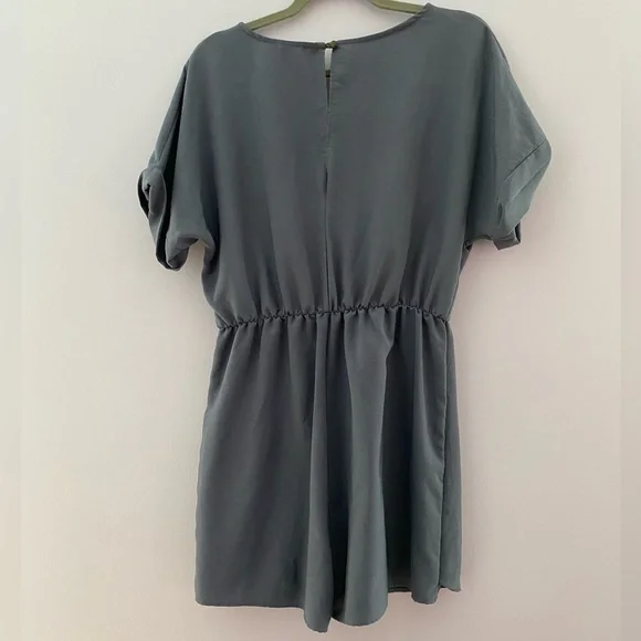 Everly | Tulip Hem Romper - Picture 2 of 2